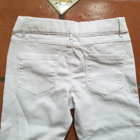 SUKO Mid Rise Pull On Stretch White Denim Capris - Picture 3 of 10